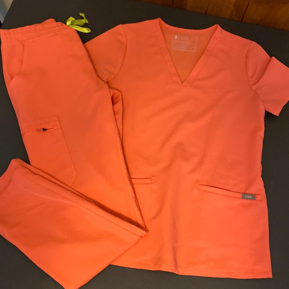 bright peach/light orangish color Figs scrub set